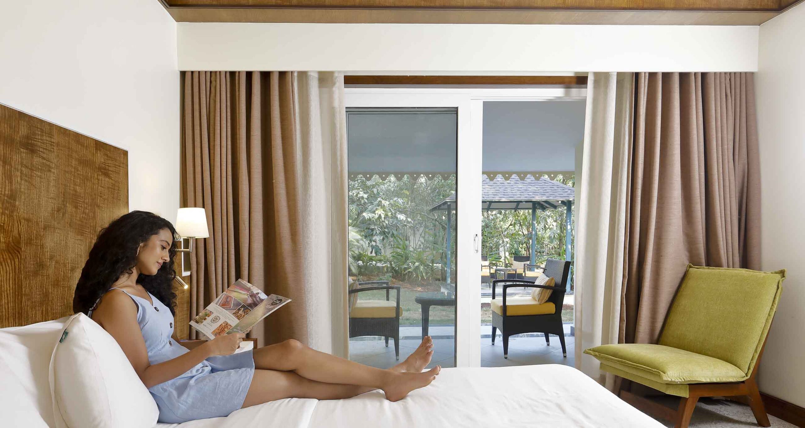 Whistling Woodzs Executive Premium Cottage Header scaled