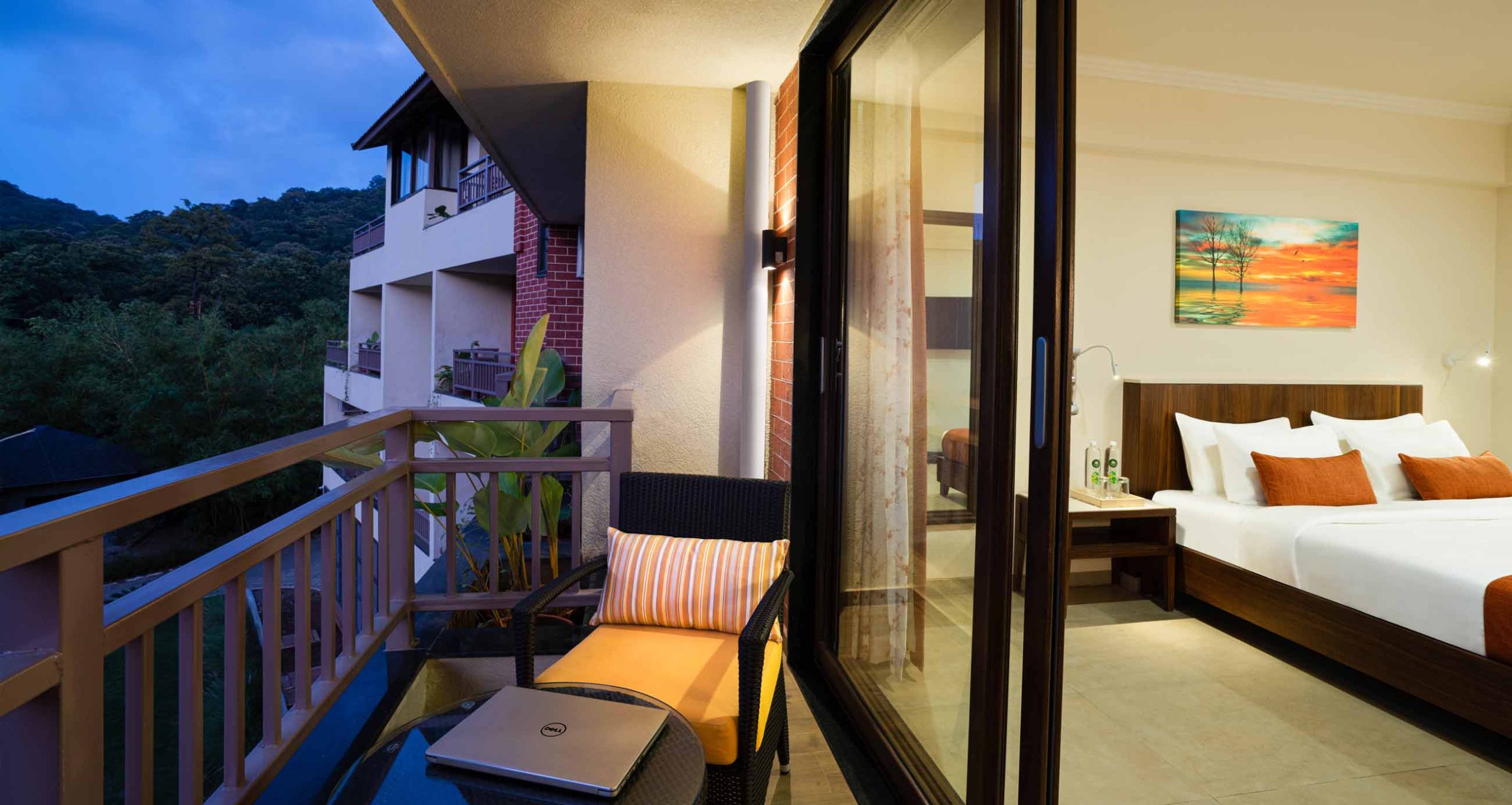 Whistling Woodzs Executive Room Header scaled