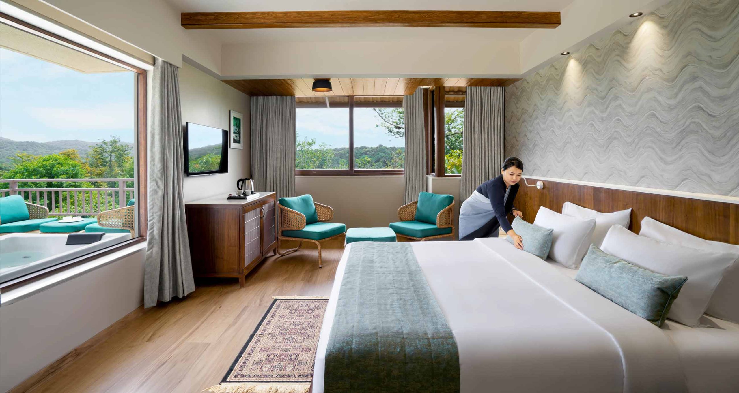 Whistling Woodzs Executive Suite Header scaled