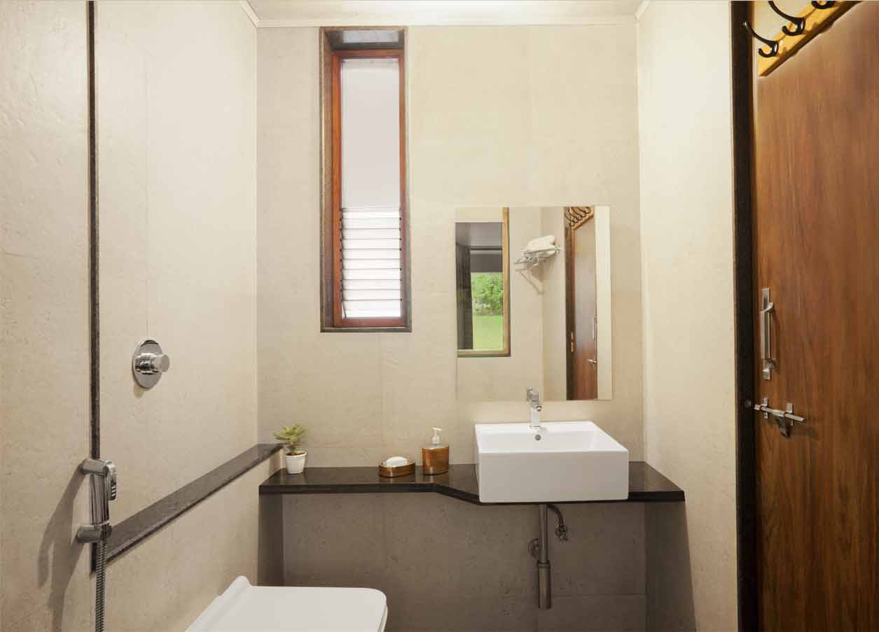 Whistling Woodzs River View Room 3